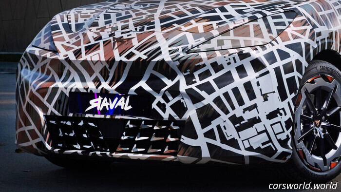 El nuevo coche eléctrico provocador de Cupra parece tener hojas de sierra circular como ruedas | Carscoops